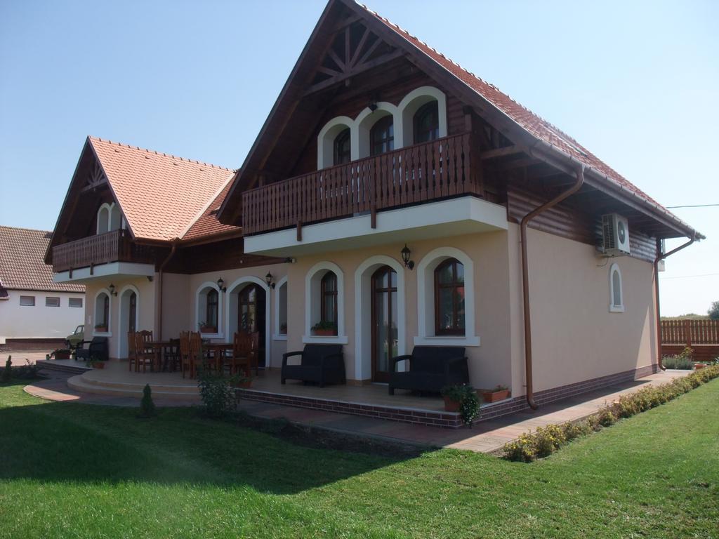 Sovirag Vendeghaz Hotel Hortobágy Exterior foto