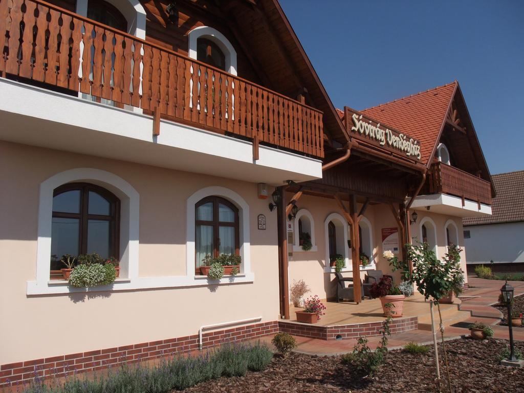 Sovirag Vendeghaz Hotel Hortobágy Exterior foto