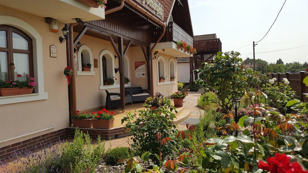 Sovirag Vendeghaz Hotel Hortobágy Exterior foto
