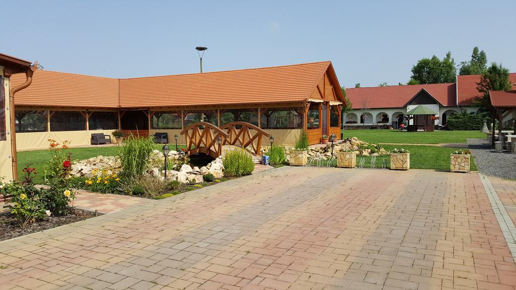Sovirag Vendeghaz Hotel Hortobágy Exterior foto