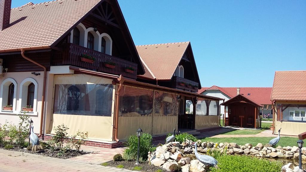 Sovirag Vendeghaz Hotel Hortobágy Exterior foto